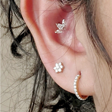 Load image into Gallery viewer, 14kt Yellow Gold Flower 1.5mm (x7) Real Diamonds Push-In Flat Back (18g)