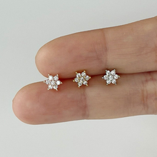 Load image into Gallery viewer, 14kt Yellow Gold Flower 1.5mm (x7) Real Diamonds Push-In Flat Back (18g)