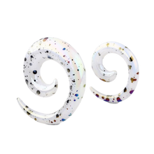 Load image into Gallery viewer, White Spotted High Gloss Acrylic Spiral Tapers
